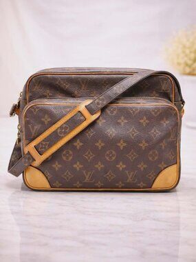 Authentic Louis Vuitton Nile Monogram Canvas Crossbody Brown LV Vintage Bag